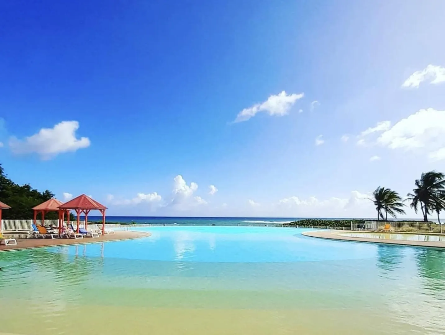 Anse des Rochers les Alizés du soir piscine plage Saint-Francois  Appartement