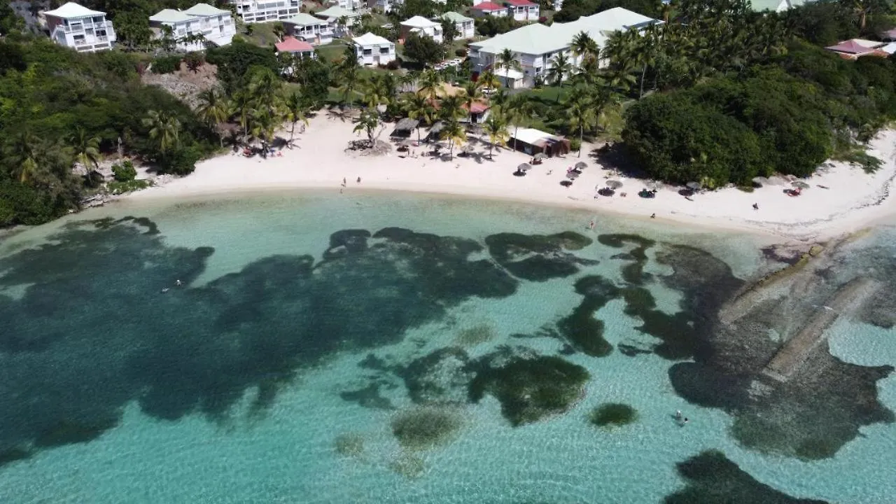 Anse des Rochers les Alizés du soir piscine plage Saint-Francois