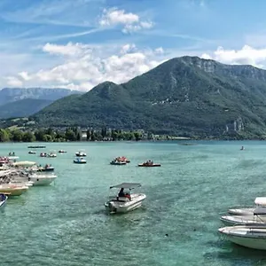 studio-refait-a-neuf-proche-du-lac-triangle-dor.hotels-rhonealpes.com/